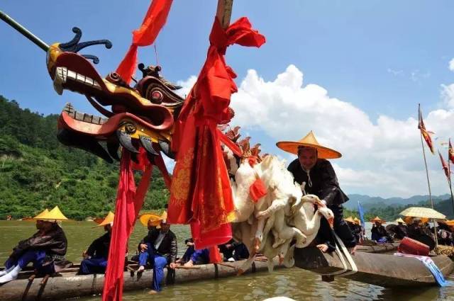 你有一张免费旅游卷,带你去看苗寨美女