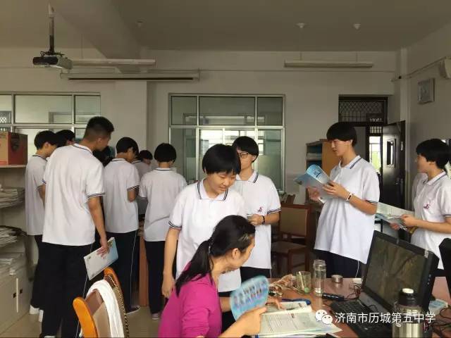 一张照片,让满满的正能量在历城五中教师群爆棚