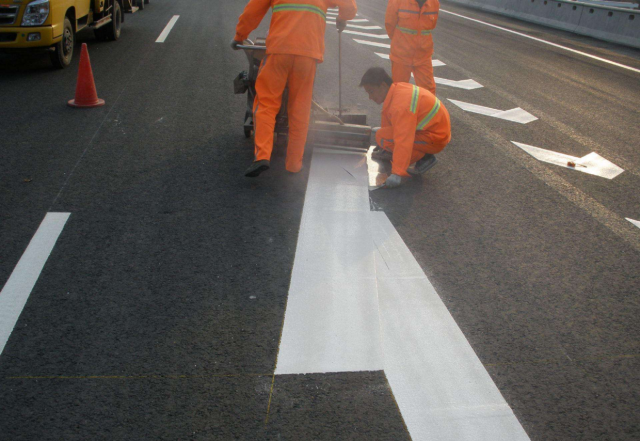 郑州热熔划线施工流程 河南热熔划线 停车划线 道路划线 车位划线施工