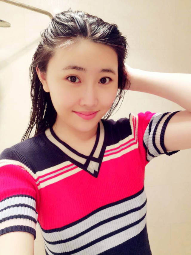 女主播阿怡晒了6张美照,网友:美似王祖贤!