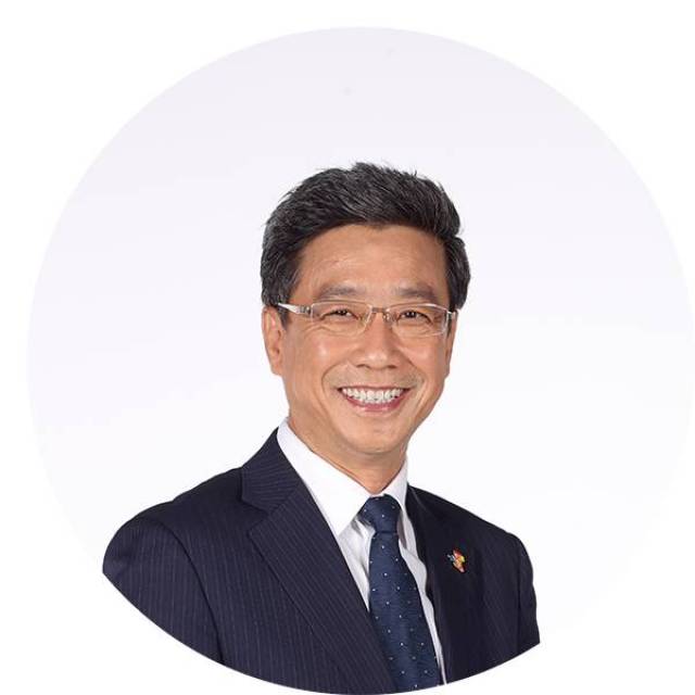 青普的好朋友,更是万通六君子之一,蓝天绿野董事长——王启富