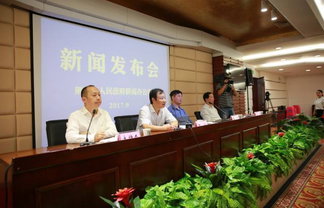 荆门市委常委,市政府党组成员赵俊介绍了荆门市特色小(城)镇建设情况