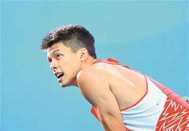 深圳小飞人梁劲生田径200米摘银