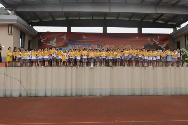 "随着一年级新生稚嫩而又清脆的嗓音,上虞区华维文澜小学2017学年第一