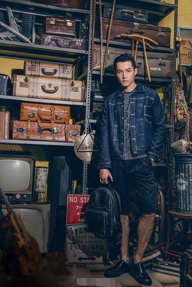 胡歌皮衣皮裤帅气撩妹气场十足,这却分分钟暴露老胡的"骚气"!