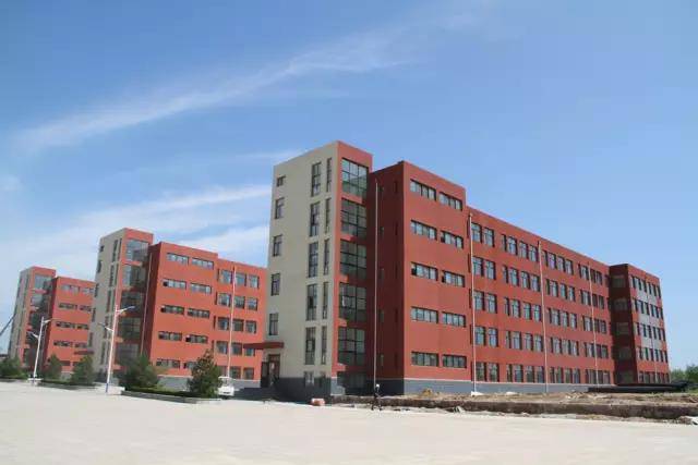 山东荣成市第二中学二期工程投入使用