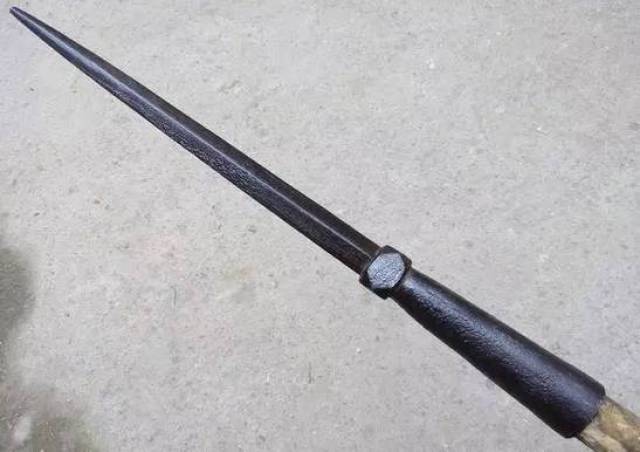 在李鸭子发明洛阳铲之前,中国古代便有这种盗墓工具的雏形的——铁锥.