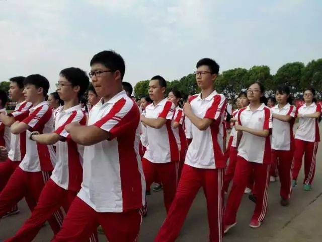 生园地 | 肩负责任 勇于担当 --曹杨中学2017级