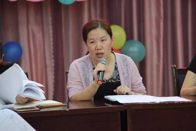 (清怡园会场) 各园执行园长李凤兰,赵红艳,宋红玉分别传达了各园的园