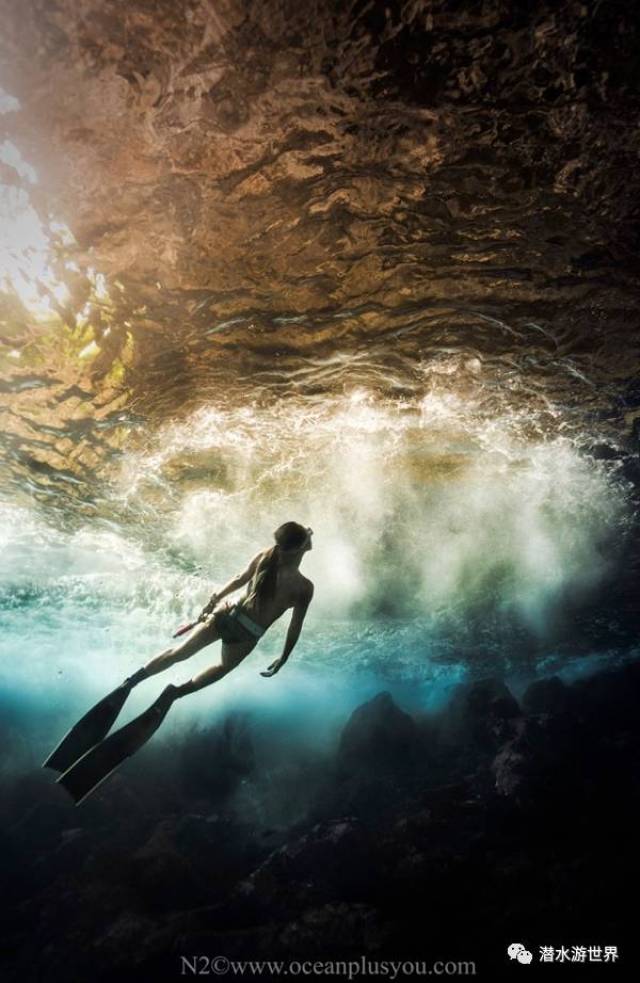 钟丽缇去自由潜的塞班蓝洞,让潜水界的女神为你详解!