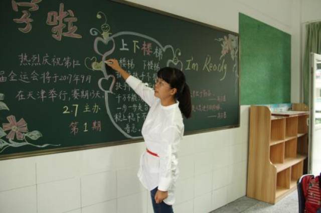 以心交心关爱困难学子在杨宇老师曾经的班上有位纪律观念薄弱,成绩