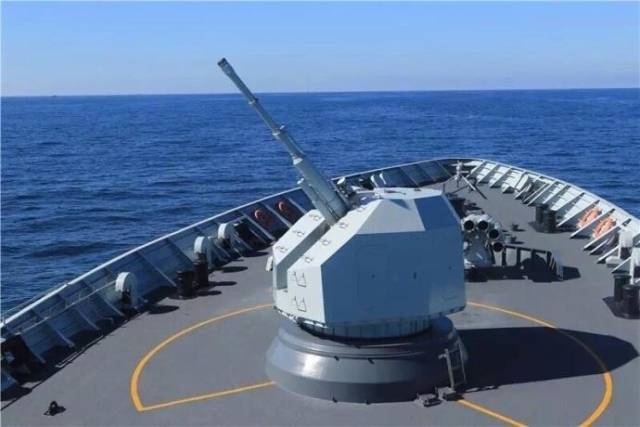 中国海军在东海大规模军演 罕见公布炮击海上岛屿画面