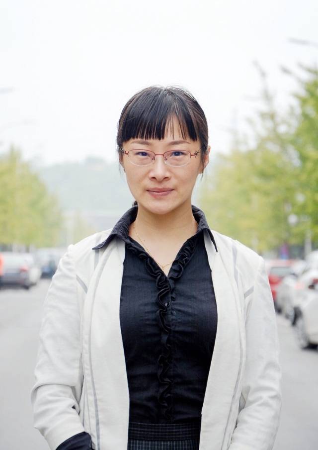 " 陈丽老师 哈哈 职称:副教授 学院:医学院 白 1 从学生中来,到学生