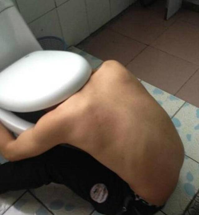 搞笑:真正的公共厕所,就问你敢上不?