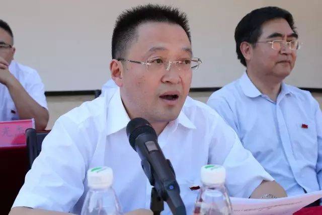 湖北民族学院科技学院党委书记廖云主持大会