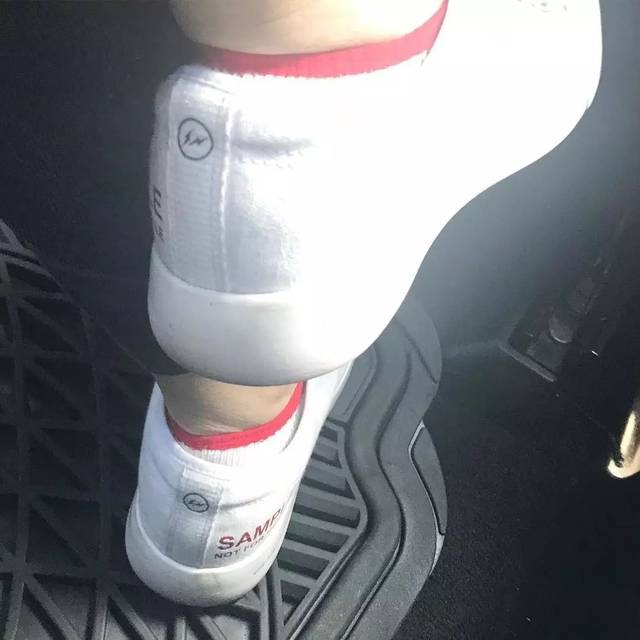 新货快讯丨Off-White X Nike 抽签登记开始 & 詹