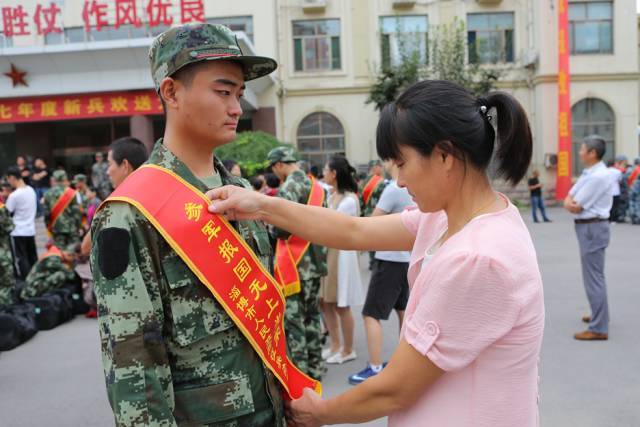 咱周村155名新兵光荣入伍!