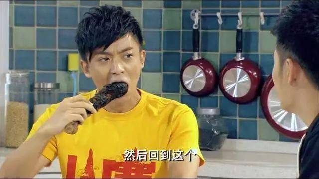 盘点《爱情公寓》里的奇葩美食,张伟的黑油条,一菲的鸡排!