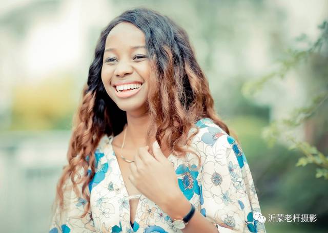 性感活泼的马达加斯加女孩在临沂 她的名字叫gloria