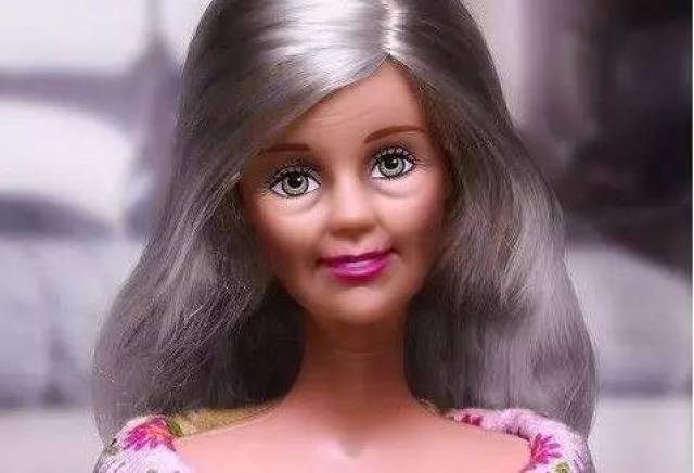 芭比娃娃的「芭比」其实只是绰号,全名是「芭芭拉米莉森罗伯兹」