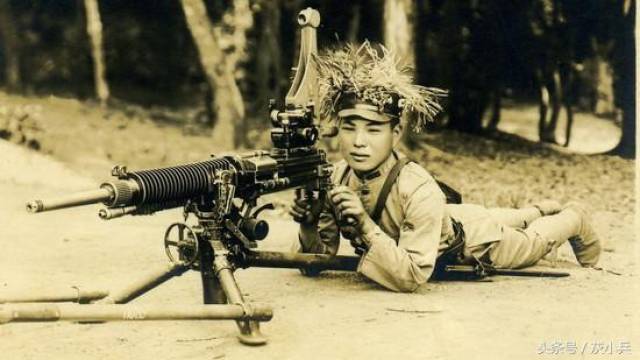 日军摆拍九二式重机枪