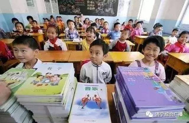 新规!金乡教师工资不低于公务员,农村教师可低