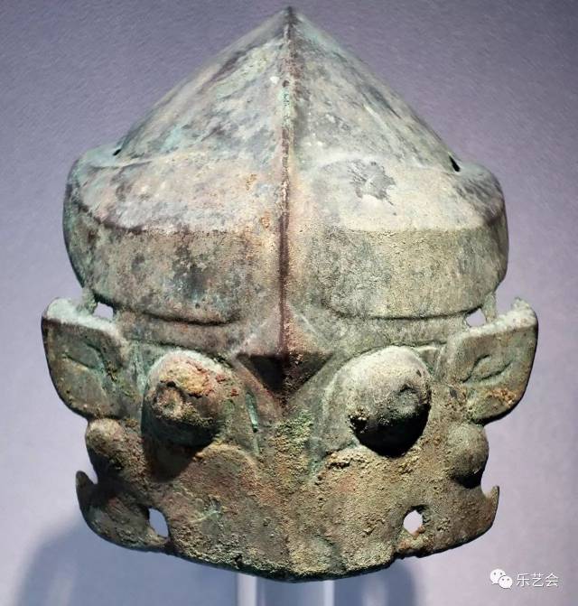 商代兽面纹胄