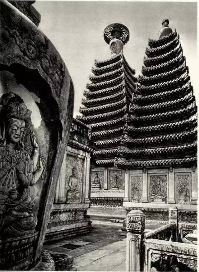 北京西山碧云寺石塔