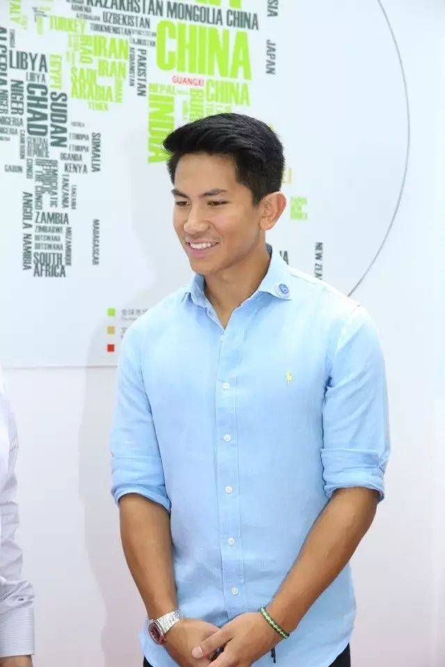 来来来!大家先来感受一下文莱四王子马丁到底有多帅!