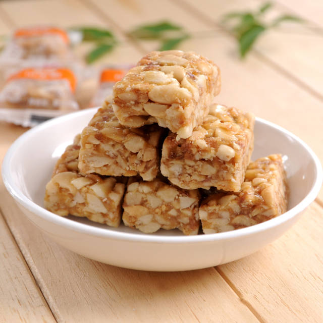 回头张望,总会在遇到一种味道时,让人思绪万千,没错,就是三麻子苕丝糖