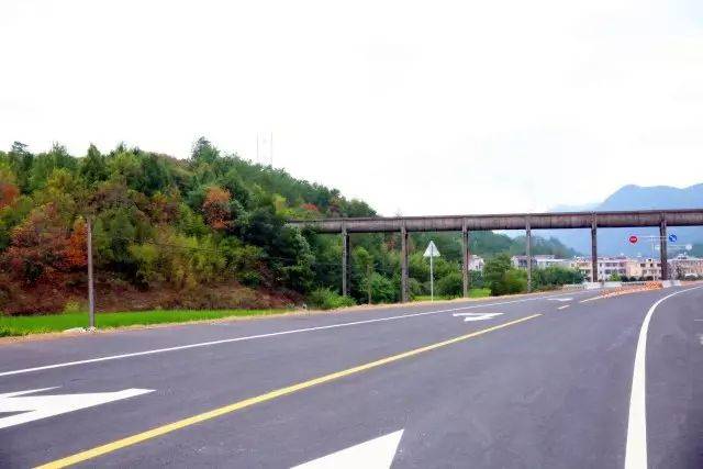 天台又一条"美丽公路"竣工通车.