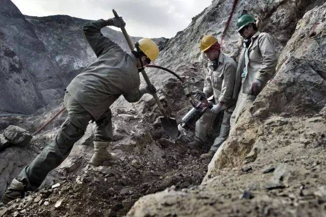 矿山兄弟自编打油诗!这就是矿山人的真实写照!