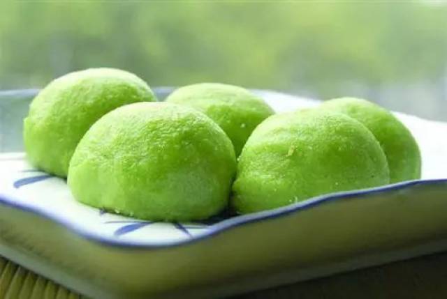 糕团小点是南京的传统小吃,南京人吃甜食讲究 甜而不腻,糯而不粘,方称