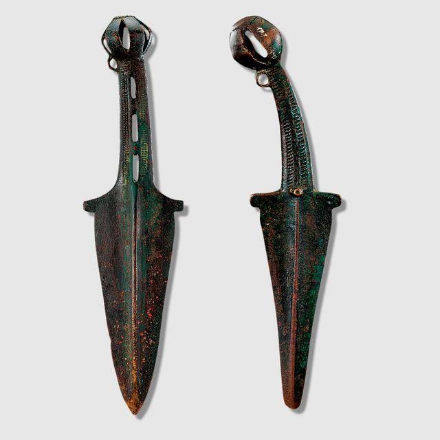 商周时期草原文化融合的产物——悬挂铜铃的青铜礼器_搜狐网