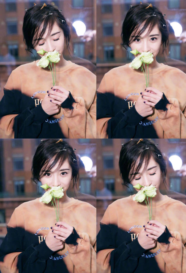 杨幂化妆时的照片,满头小发夹敲可爱的说