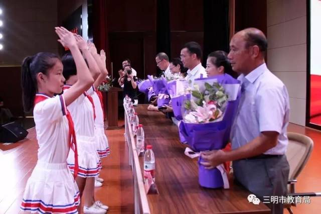 深垅民族小学教学点负责人林声进,厦门市湖里区华悦学校校长刘志红