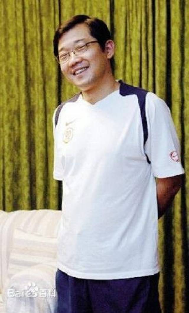 相声大师,曾比郭德纲冯巩还红,说错话40岁就销