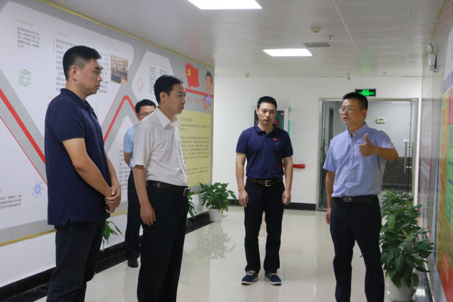 南宁市常务副市长张文军到云宝宝公司视察
