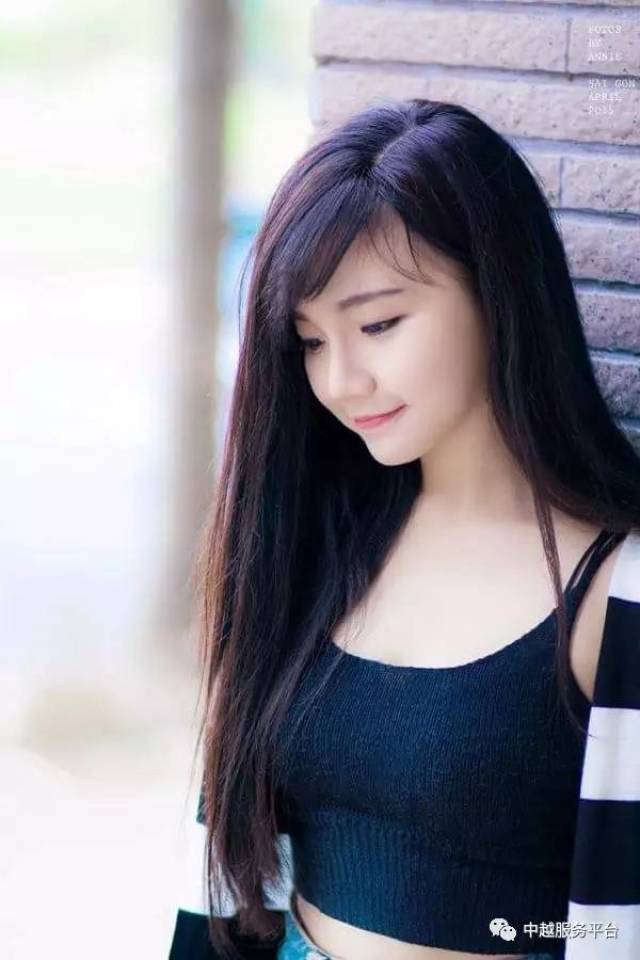 洗碗小妹惊艳路人遭"人肉" ,原来是越南女大学生网红主播yon dolly