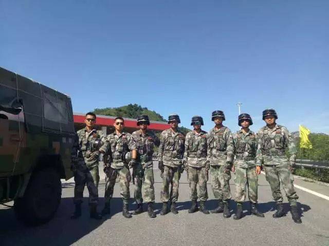 朱日和阅兵场上的清华人