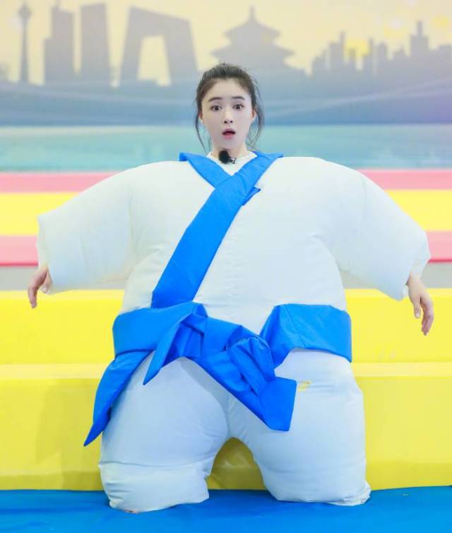 微胖身材怎么穿显瘦?微胖界霸王蒋欣实力演