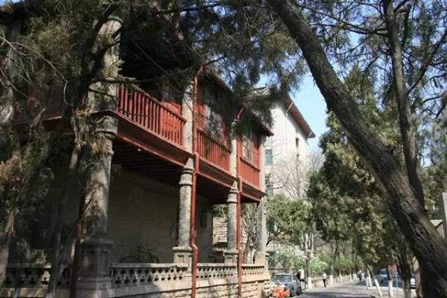 b.另外,洪家楼的校车等候地点在