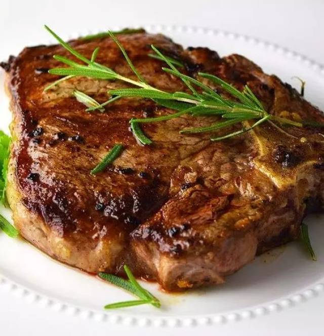 朕怎么假装不是第一次吃牛排?