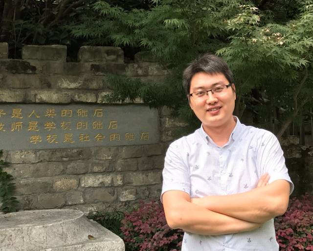 第2名 金陵中学河西分校初中部蔡春来 教学特色:执教中英日三国友栽
