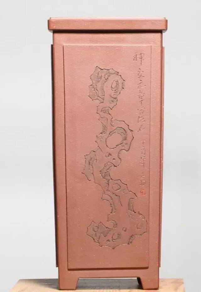 陶刻理想的三种实践(之二) ——陈瑜《山石兰花瓶》