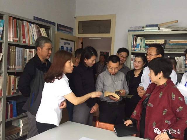 局长汪小娟,市政府政策研究室副调研员邓光荣,宕昌县副县长陈霞,武都