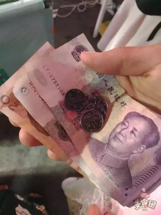 我带着100块在李村美食街狂吃5小时,最后竟还剩15块4毛钱