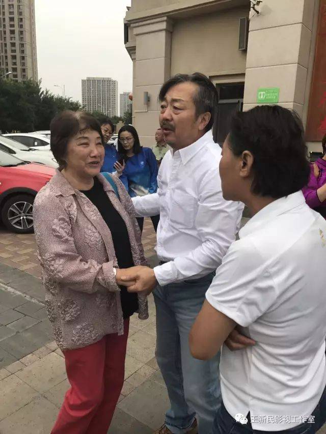 魏大鸣心想,这可咋办?怎么也得代表九旬老娘说两句!