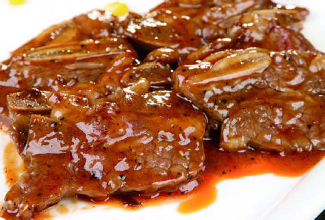 红酒食谱!吃货的必备之红酒炖牛排