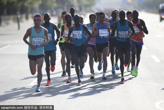 北京马拉松摩洛哥选手夺男子冠军 用时2小时1